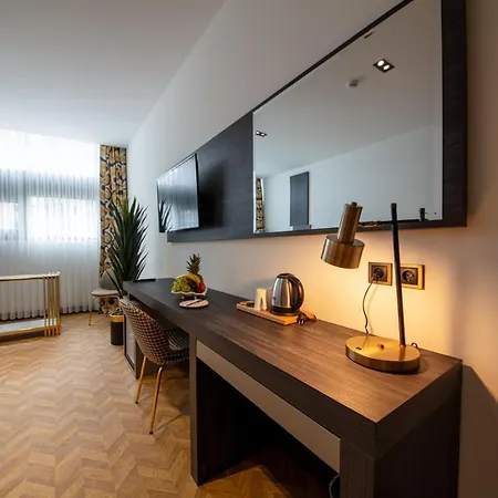 V Center Szálloda 4*