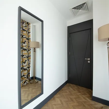 Hotel V Center 4*