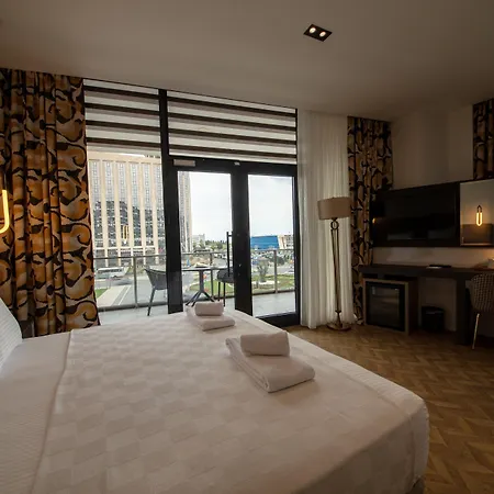 V Center Szálloda 4*