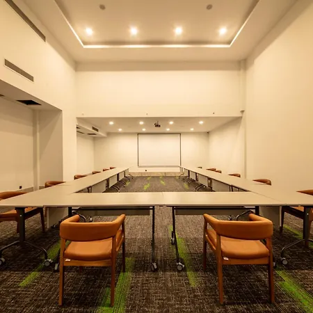 Hotel V Center 4*