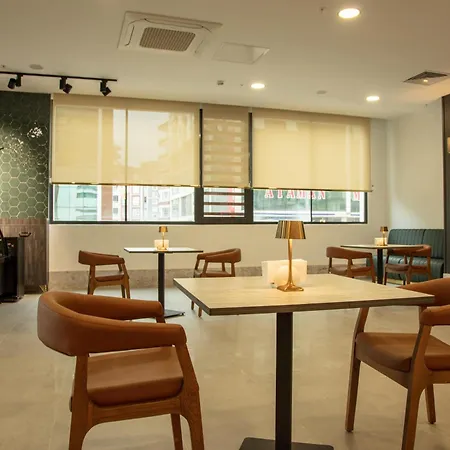 Hotel V Center 4*