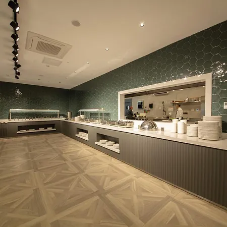Hotel V Center 4*
