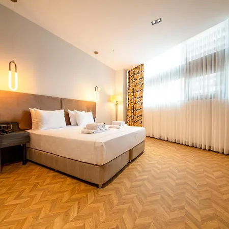 Hotel V Center