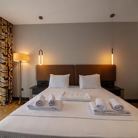 Otel V Center