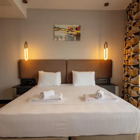 Hotel V Center 4*